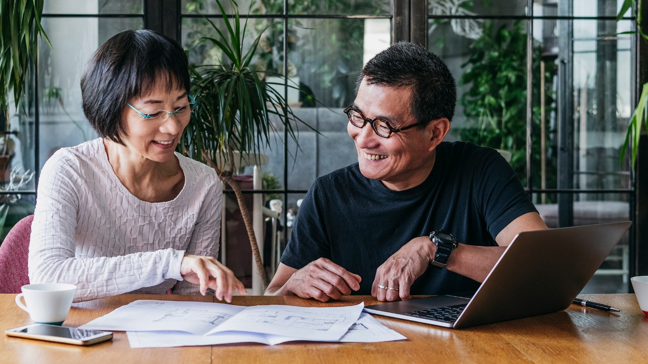 A couple is having conversation about documents, image used for HSBC Singapore Bill Payment.