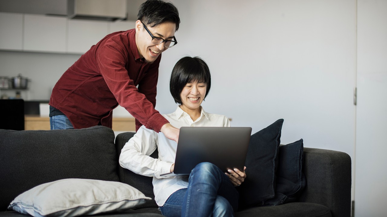 A couple using laptop; image used for HSBC Singapore Benefits of online banking.