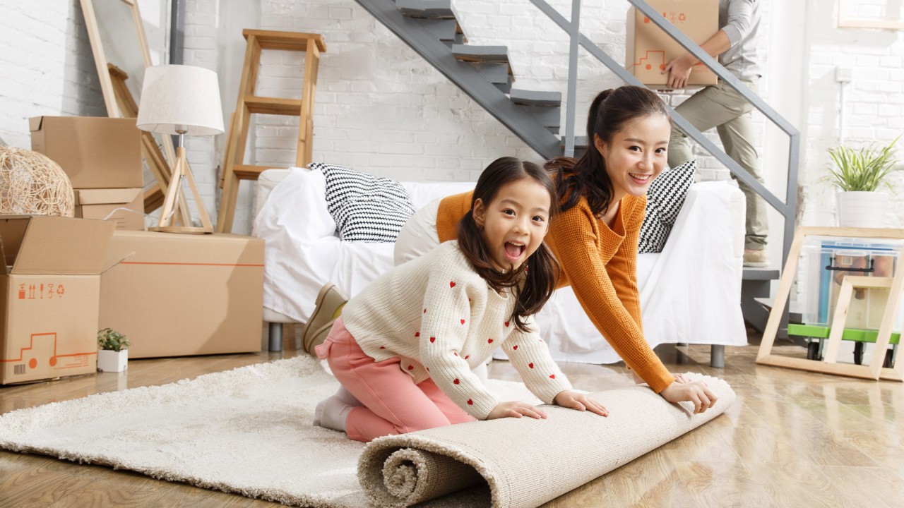 A mother and daughter are unrolling a carpet; image used for HSBC Singapore Home Loan