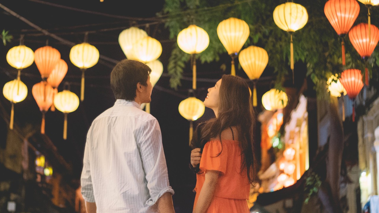 A couple are looking at lanterns; image used for HSBC Singapore Home and Away Prvilege Programme