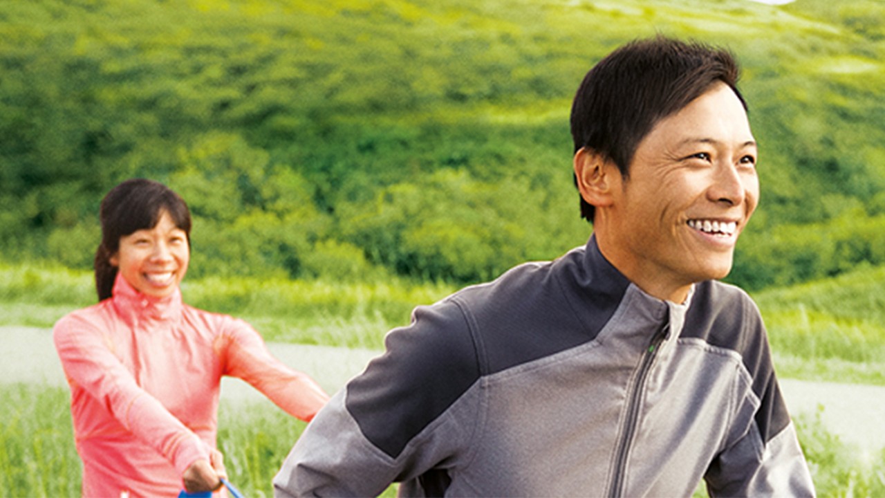 A man and woman are excercising; image used for HSBC Singapore Insurance Value Life Insurance Plan.