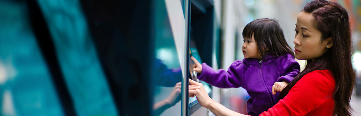 A mother and her daughter are using the ATM; image used for HSBC Singapore Express Banking