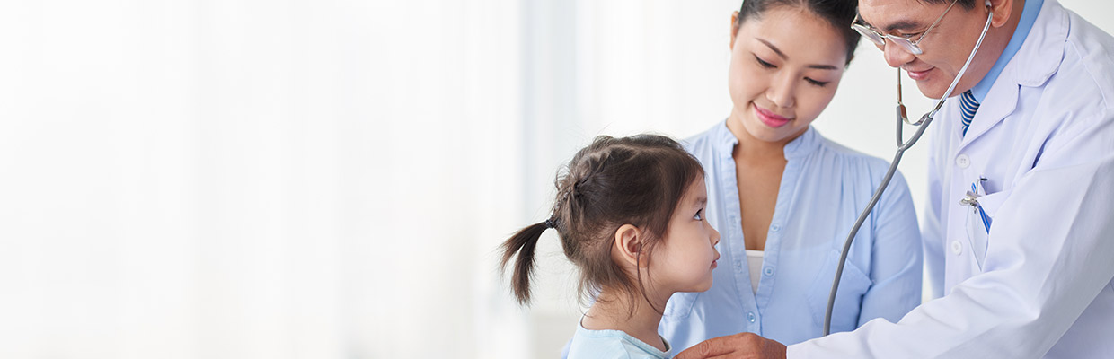 A mother and daughter are at the doctor's; image used for HSBC Singapore Insurance Health Insurance