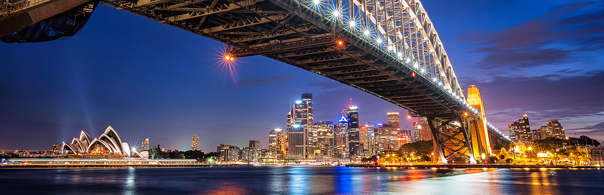 City view at night, image used for HSBC foreign exchange worldwide transfers and payments