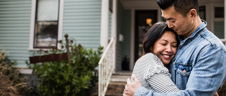 A man and woman are hugging; image used for HSBC Singapore International Mortgage