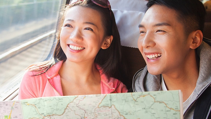 A couple travelling together; image used for HSBC Singapore International Medical Coverage