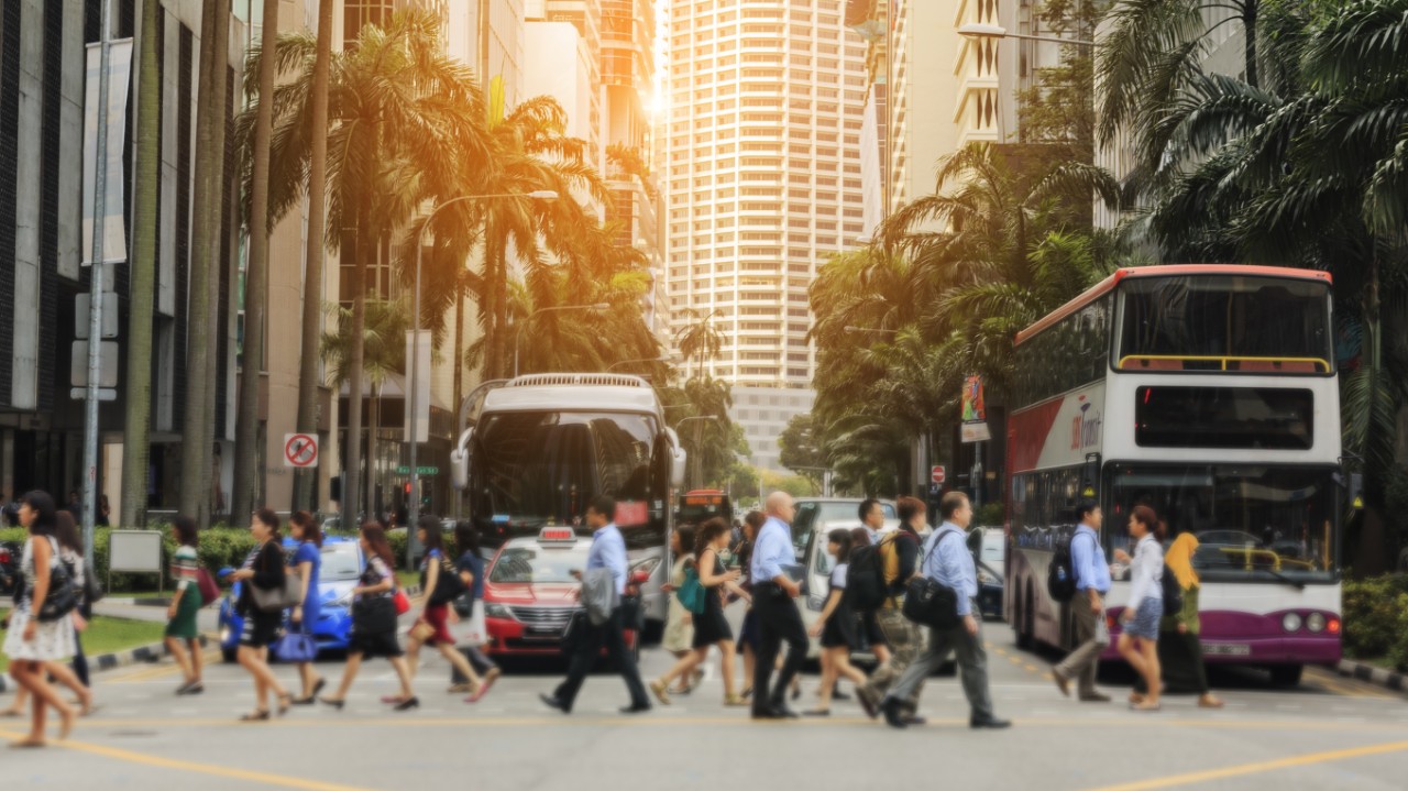 People crossing a busy road in Singapore; image used for HSBC Public transport apps you will need article page